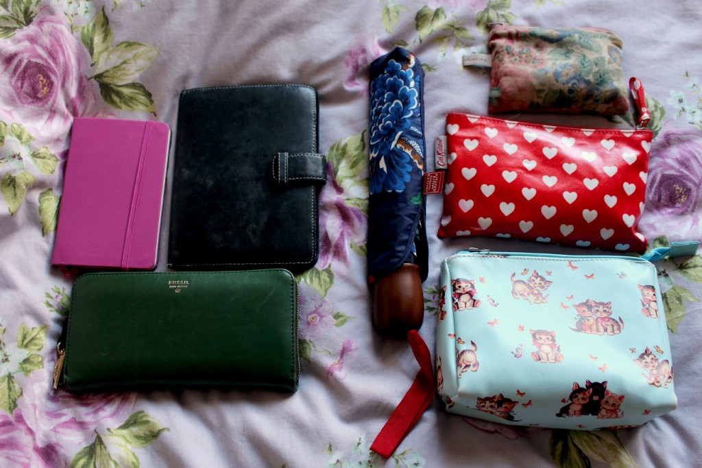 Whats-In-My-Kanken-Kindle-Moleskine-Fossil-Joules