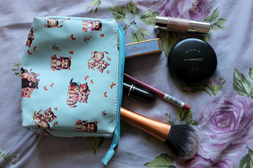 Whats-In-My-Makeup-Bag-MAC-Studio-Fix-Cinderella-No7-Real-Techniques